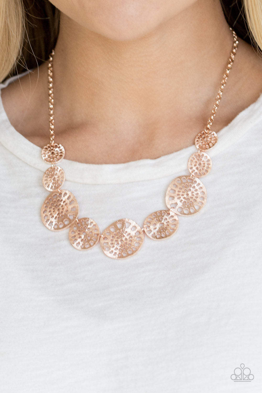 Gold circle store necklace paparazzi