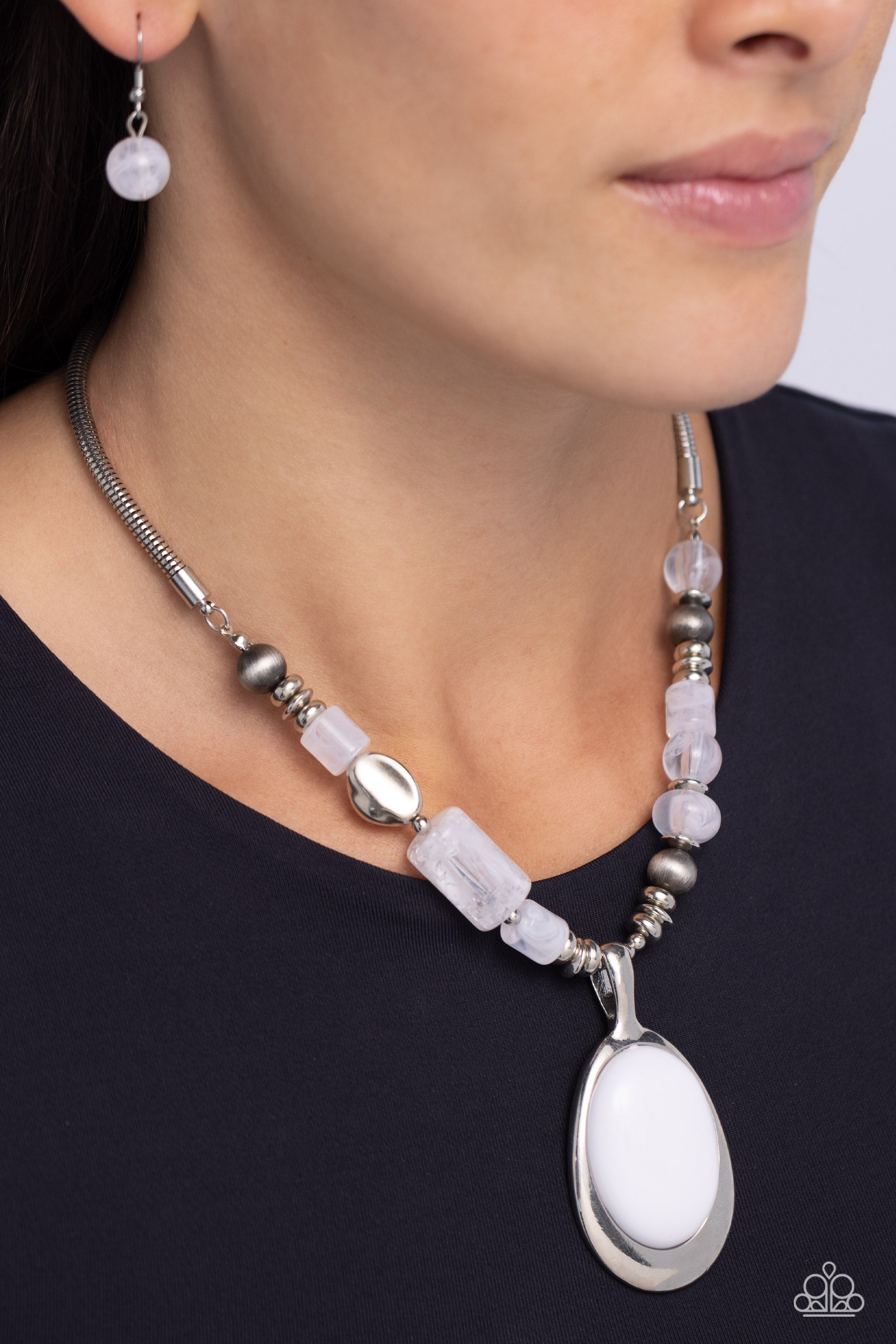 Instant Icon - white - Paparazzi necklace – JewelryBlingThing